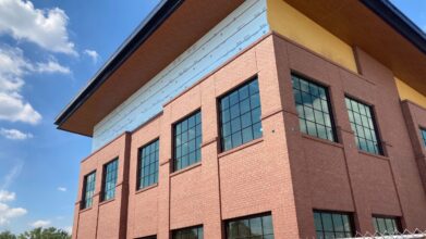Omaha NE Commercial Siding Services: Elevating Business Exteriors